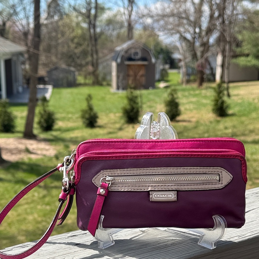 Coach Daisy Spectator Colorblock Leather Zip Wallet/Wristlet (EUC) - Picture 3 of 17